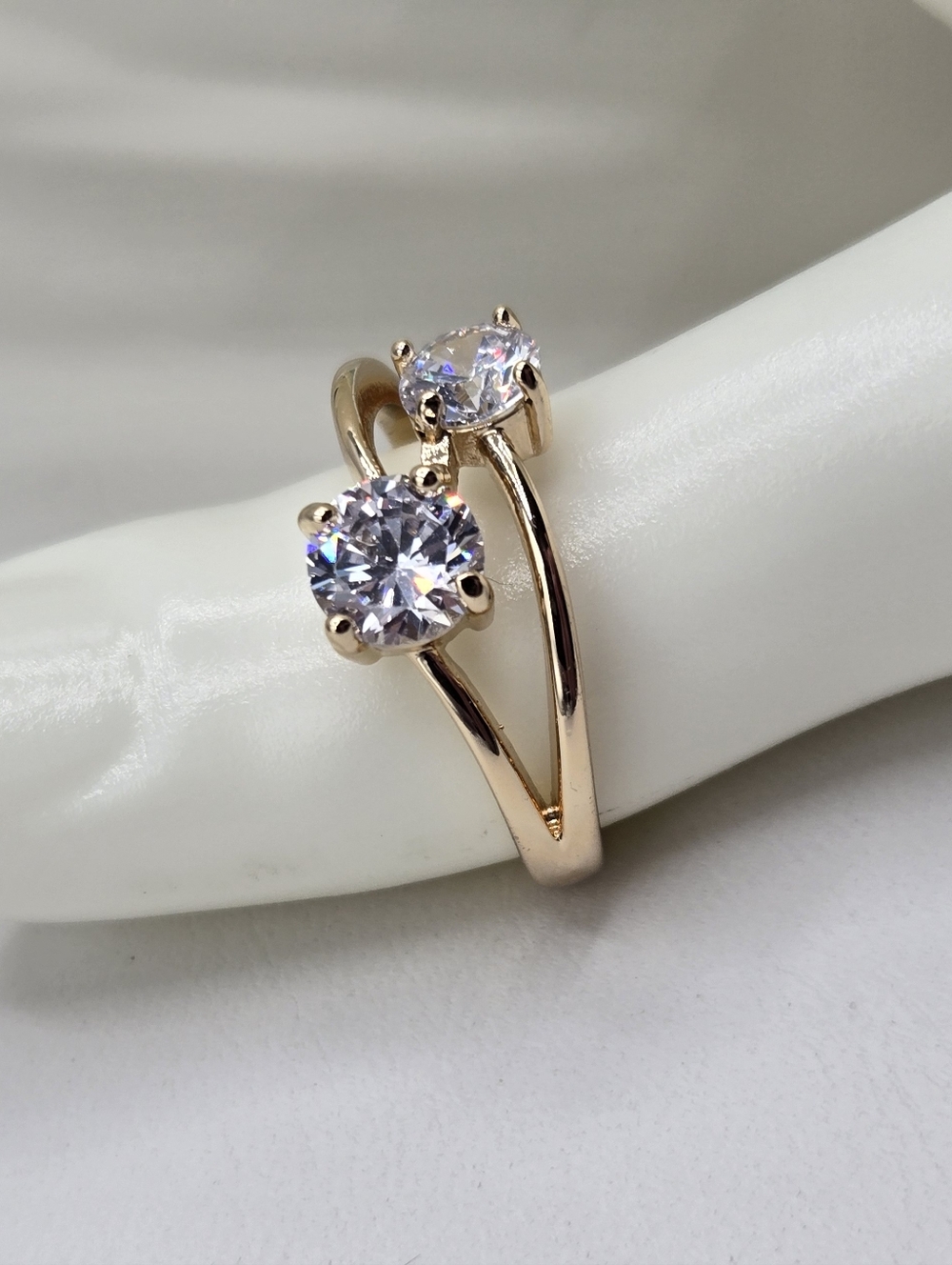 Swarovski Crystal Elements Gold Statement Ring Size 8.75 Clear Bridal Casual - Picture 3 of 5